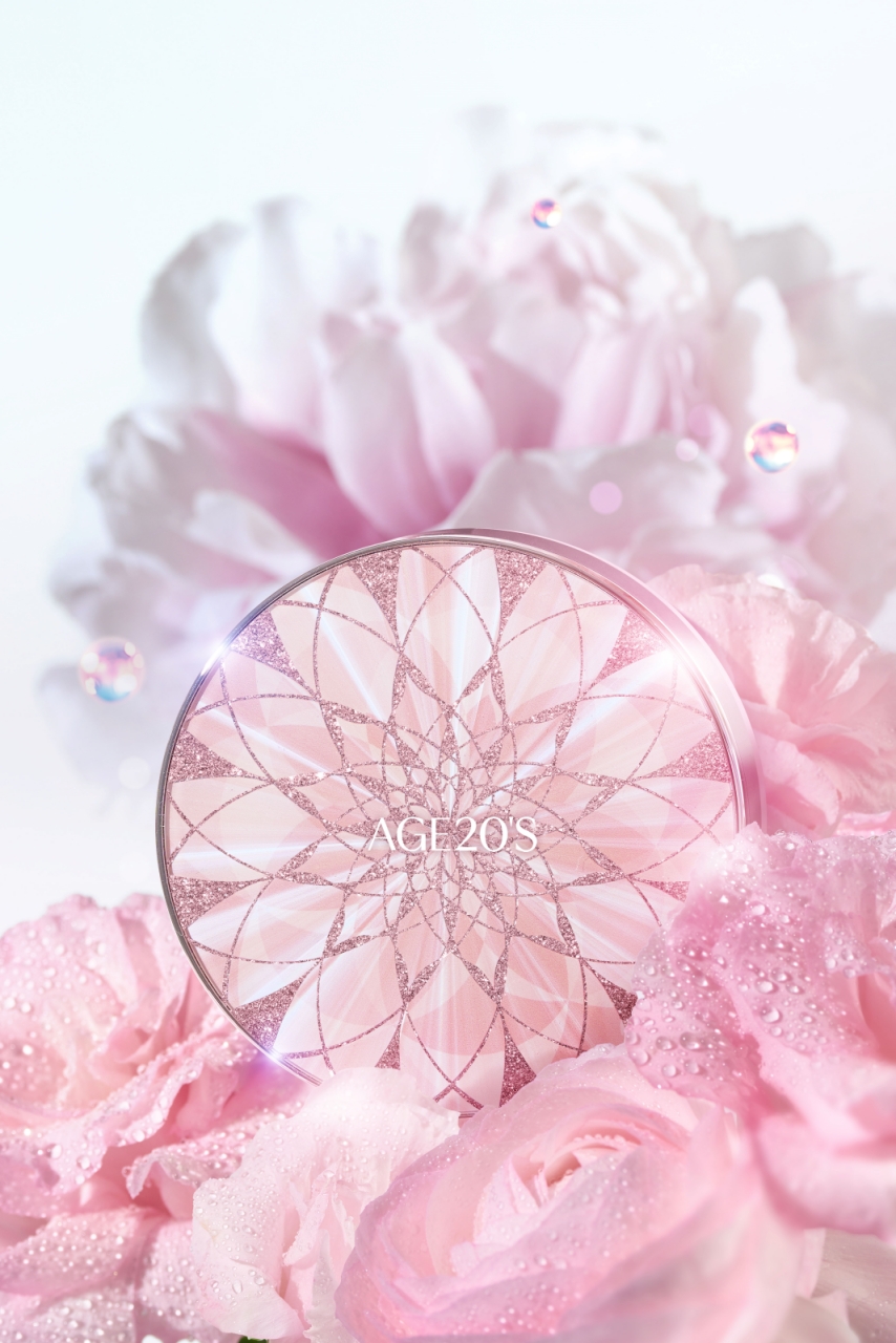 AGE20S 에센스 팩트 더 블루밍_연출컷 (1).jpg