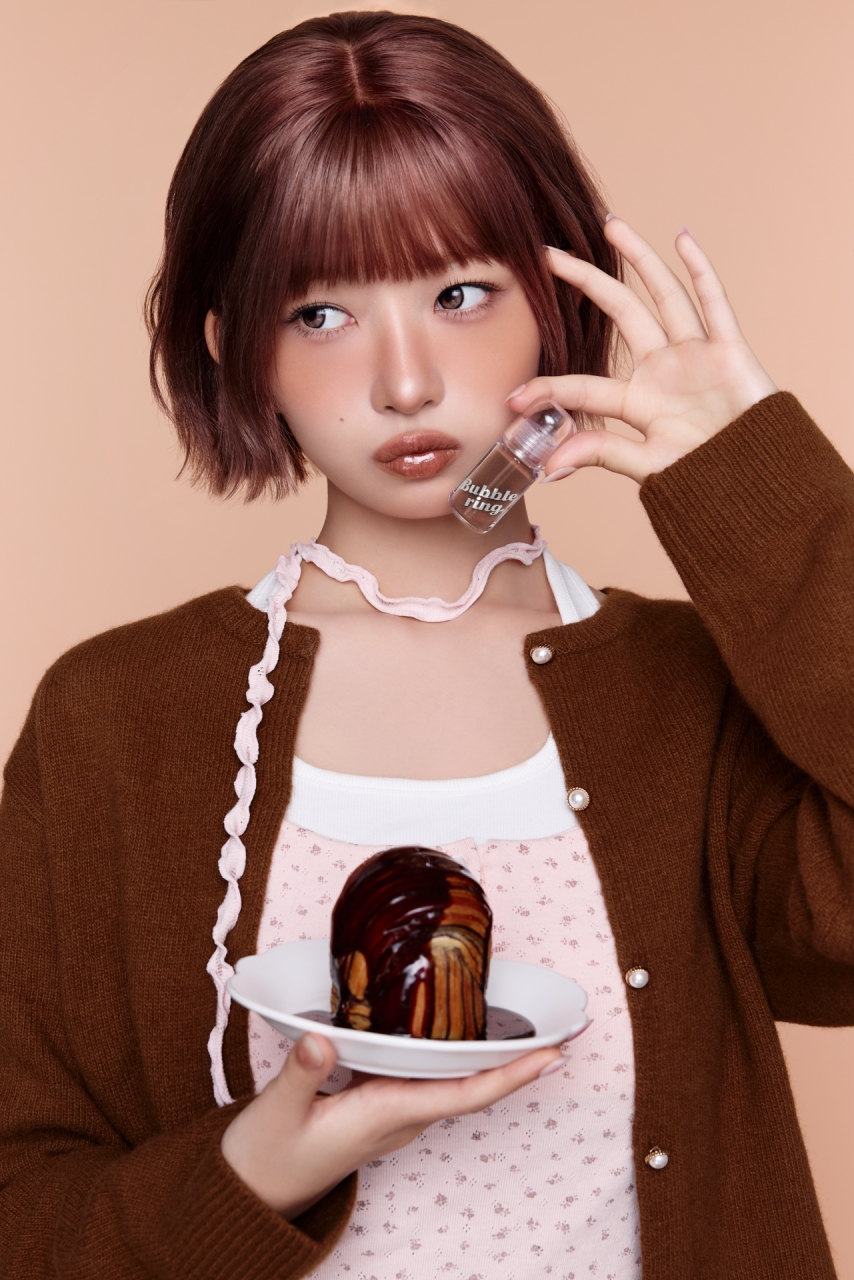 루나 롱래스팅 버블링 껌 글로스_모델컷(1).jpg