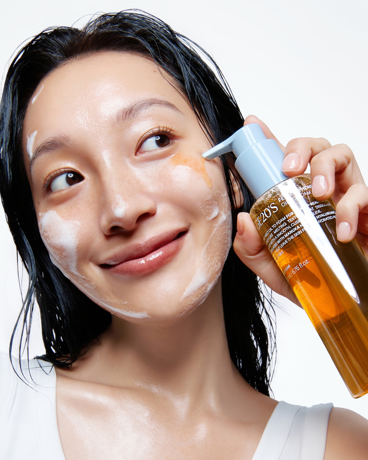 AGE20’S 필 라이크 허니 오일 투 폼 클렌저_모델컷.jpg