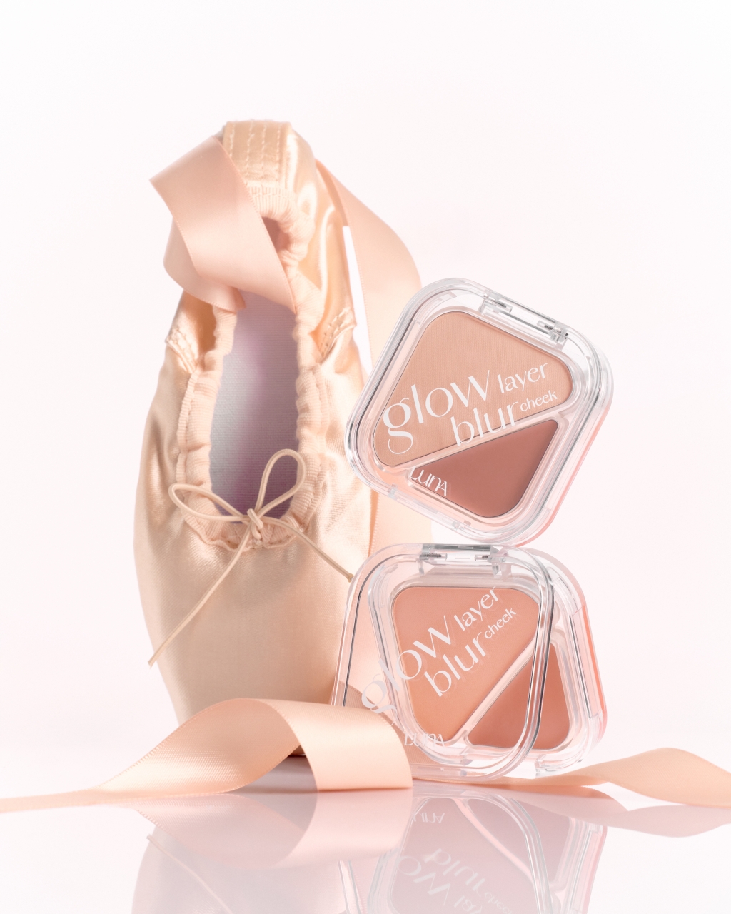루나 글로우 레이어 블러 치크 2026SS 뉴컬러_연출컷(1).jpg