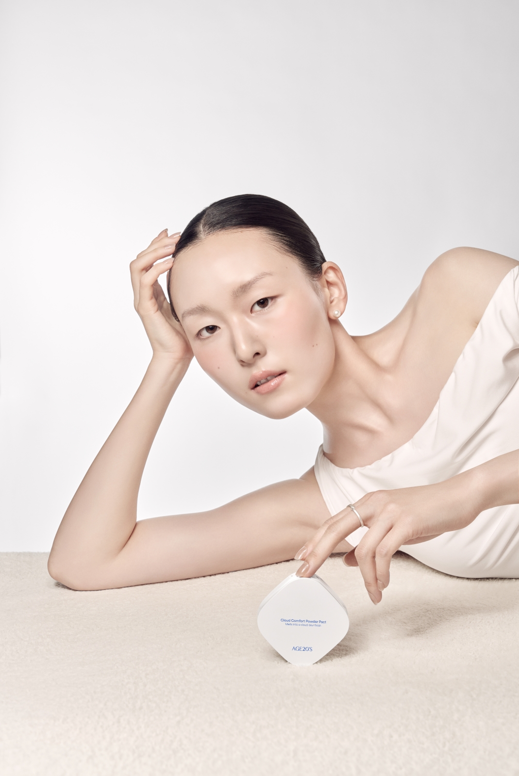 AGE20'S 클라우드 컴포트 파우더 팩트_모델컷(1).jpg