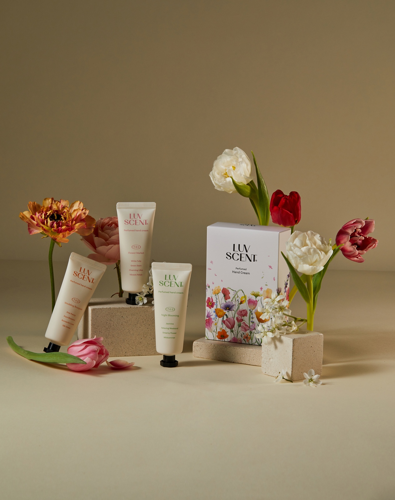 보습∙향 모두 담은 ‘럽센트 생화향 퍼퓸 핸드크림’(2).jpg