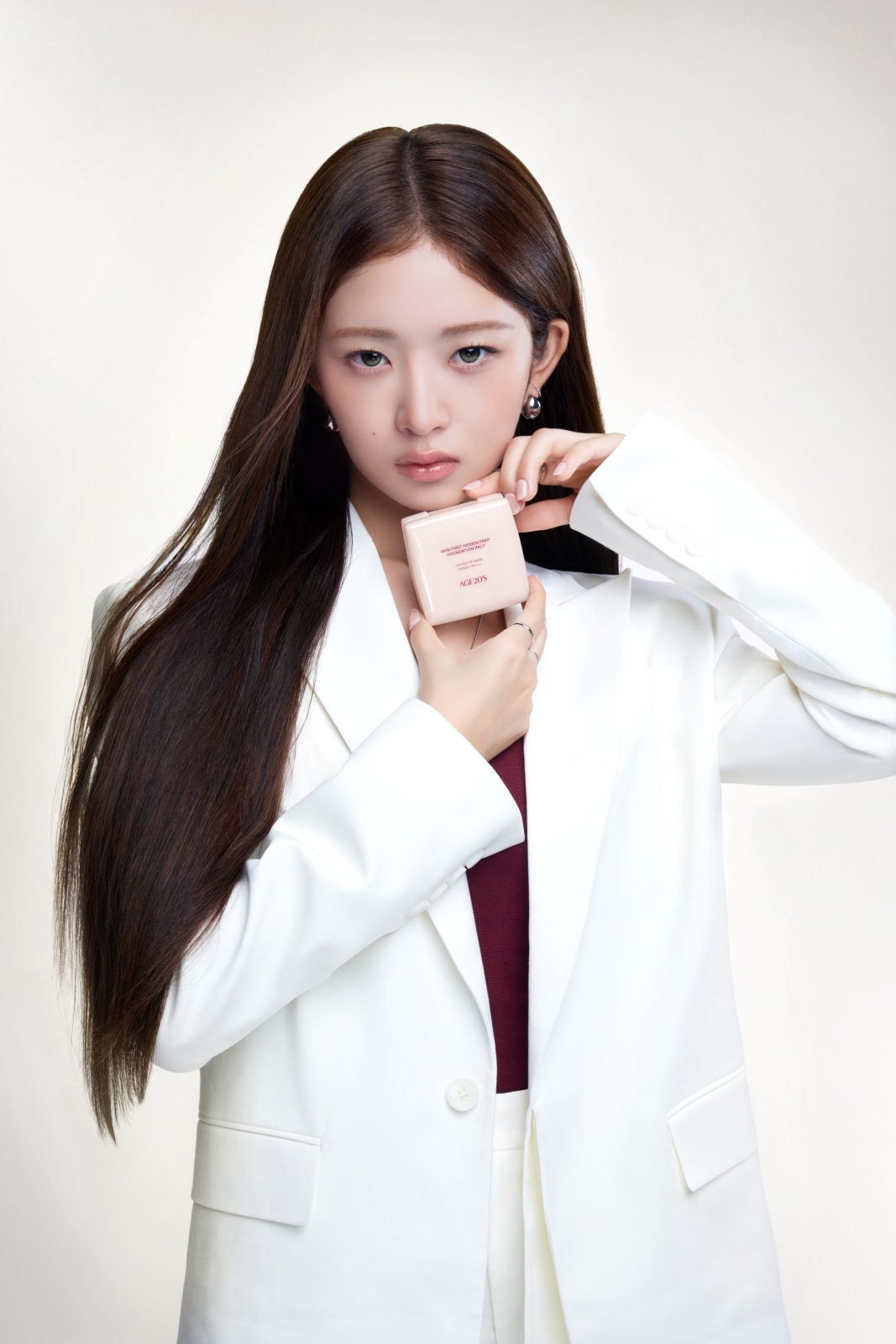 AGE20'S 스킨 퍼스트 히든 프렙 파운데이션 팩트_모델컷.jpeg